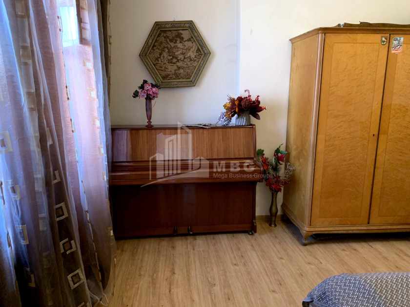 იყიდება ბინა, საბურთალო