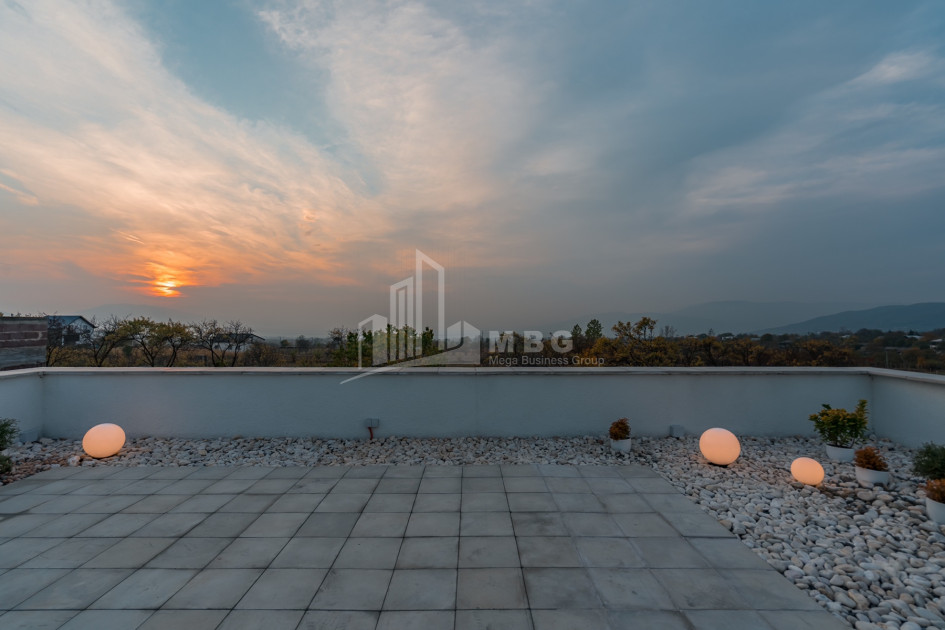 For Sale House - Villa, in fence