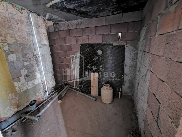 For Sale For office Commercial, in Kalaubani