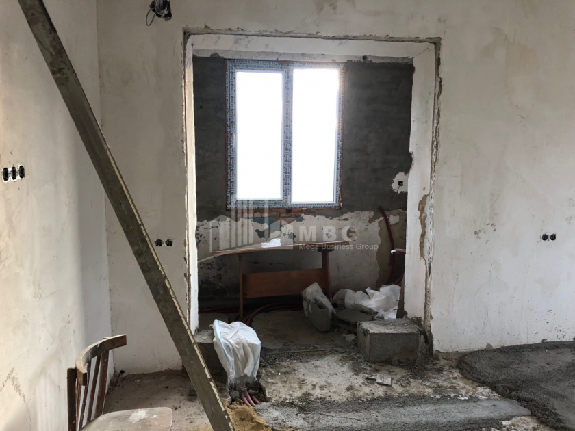 For Sale Flat, in Varketili