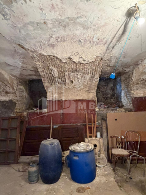 Продается Старое здание Квартира На улице А. Чикобава, ჩუღურეთი
