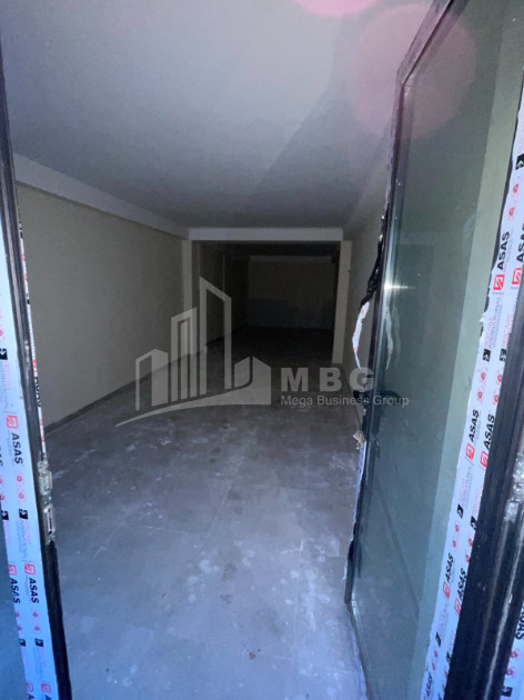 ქირავდება ვიტრაჟული ტიპის კომერციული ფართი, ვაკე