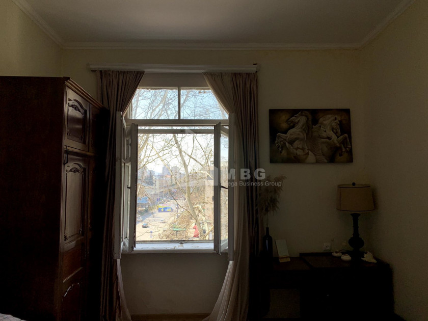 იყიდება ბინა, საბურთალო