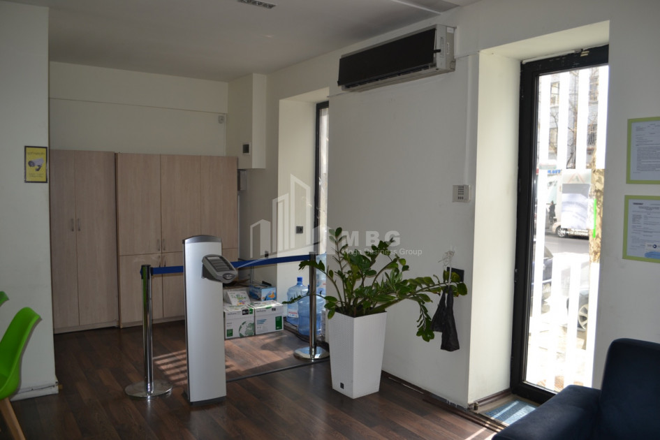 В аренду Stained glass type Коммерческий, в Сабуртальский Район