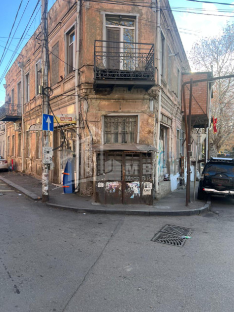 Продается Старое здание Квартира На улице А. Чикобава, ჩუღურეთი