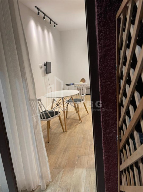 ქირავდება ბინა, ვერა