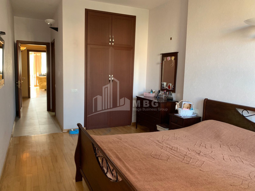 იყიდება ბინა, საბურთალო