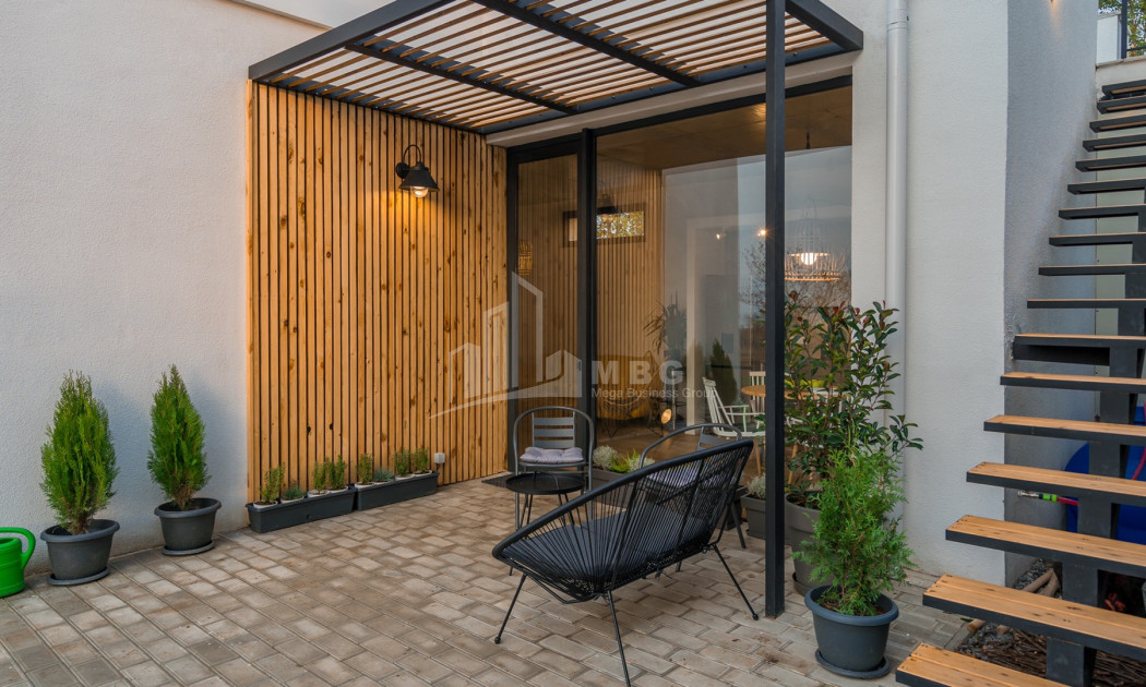 For Sale House - Villa, in fence