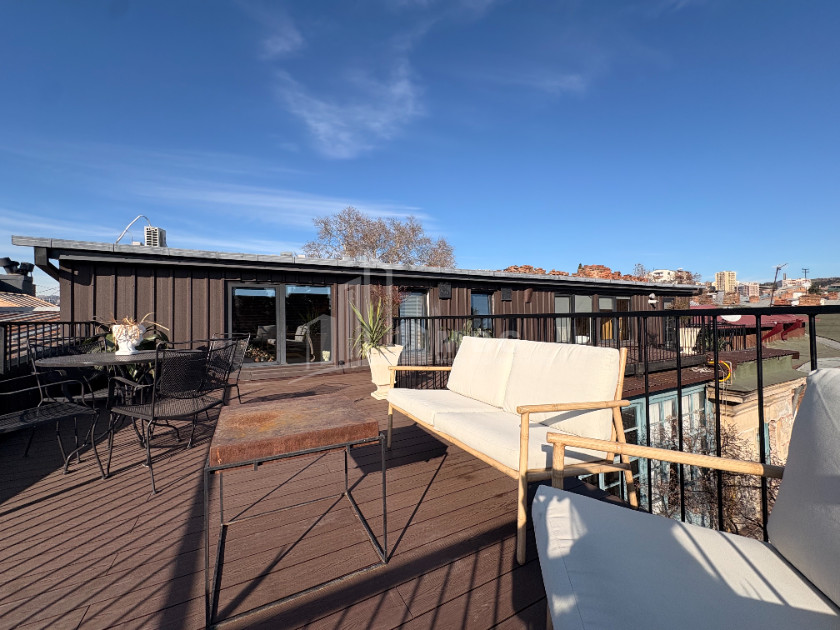 იყიდება ძველი აშენებული ბინა დ. აღმაშენებლის გგამზირზე, პლეხანოვი