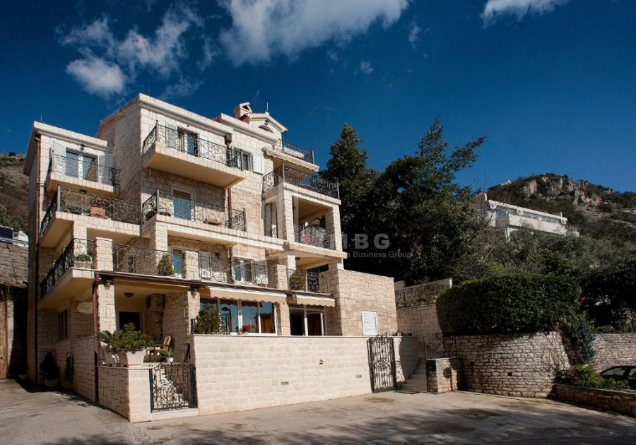 For Rent Building Commercial, in Mtatsminda