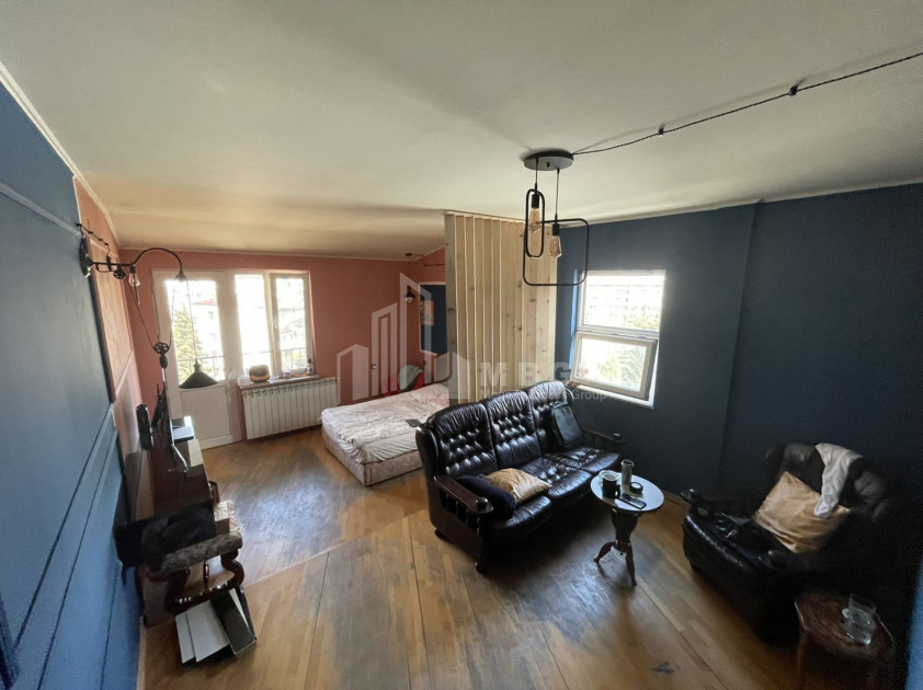 For Sale Flat, in Persati