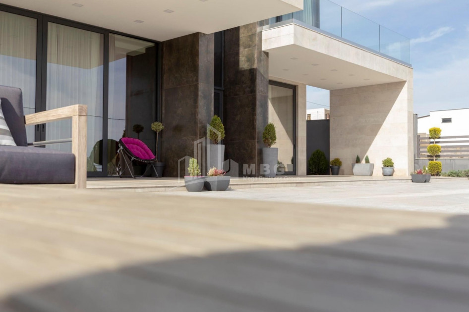 იყიდება სახლი - აგარაკი, ოქროყანა