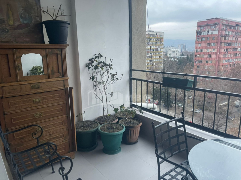 იყიდება ბინა, დიღმის მასივი