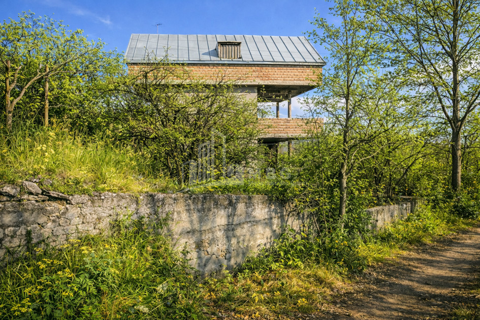 იყიდება ძველი აშენებული სახლი - აგარაკი მუხათწყაროში, მცხეთა