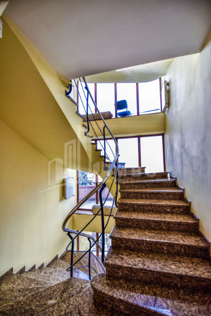 For Rent Hotel - Resort Commercial, in Mtatsminda District