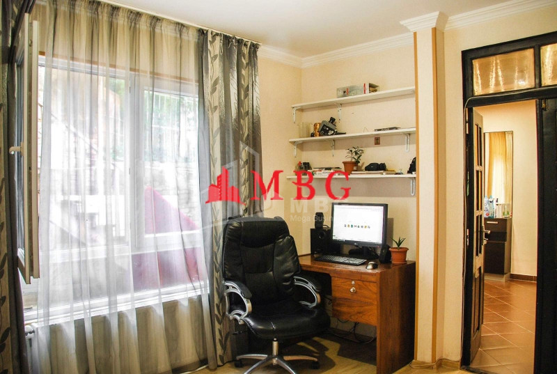 For Sale Flat, in Abanotubani