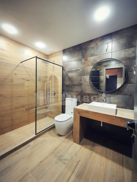 იყიდება ბინა, ვაკე