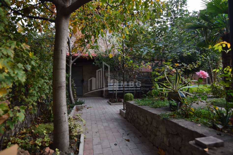 For Sale Flat, in Abanotubani