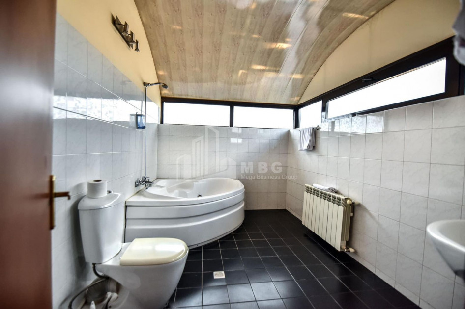 For Rent Hotel - Resort Commercial, in Mtatsminda District