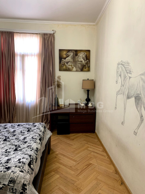 იყიდება ბინა, საბურთალო