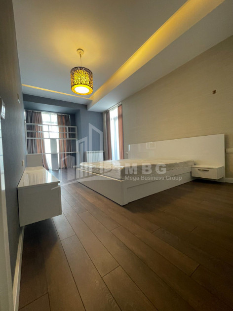 იყიდება ბინა, ვაკე