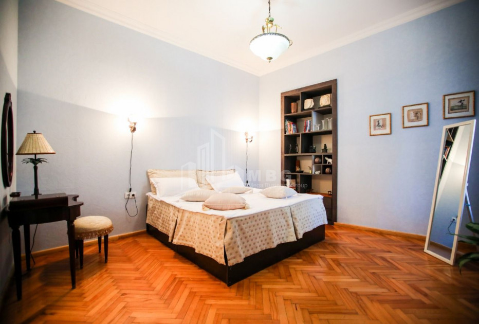 For Sale Flat, in Mtatsminda