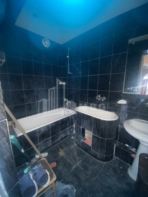 იყიდება ბინა, საბურთალო