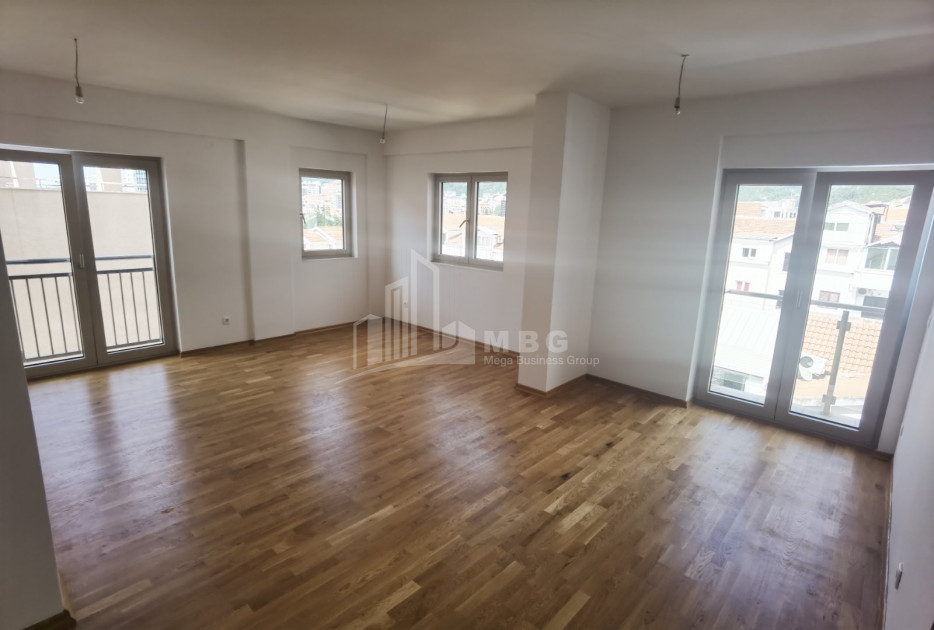 For Rent Витражный фасад Commercial, in Vake