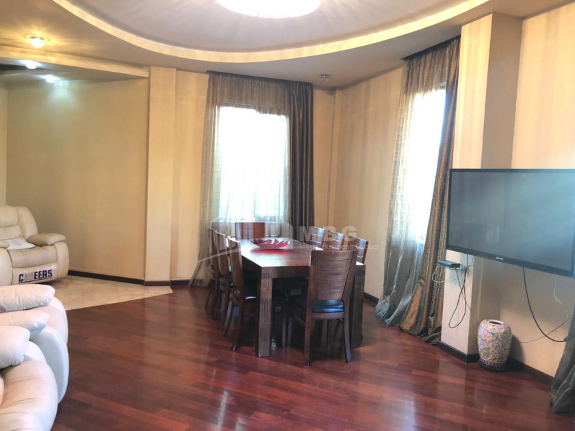 В аренду Квартира, в Мтацминда