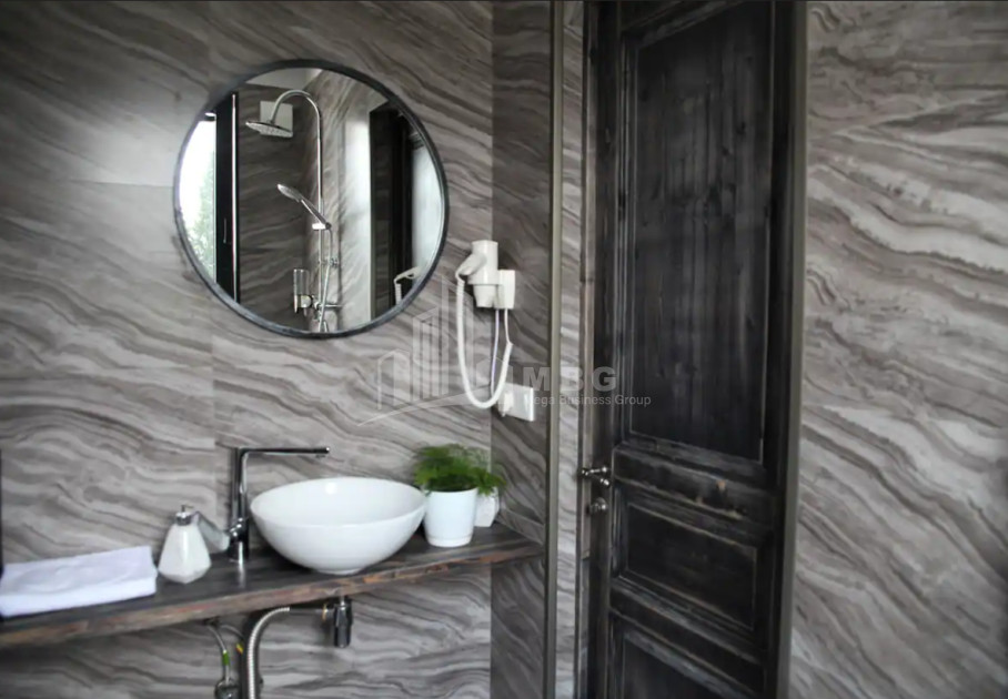 იყიდება ძველი აშენებული ბინა დ. აღმაშენებლის გგამზირზე, პლეხანოვი