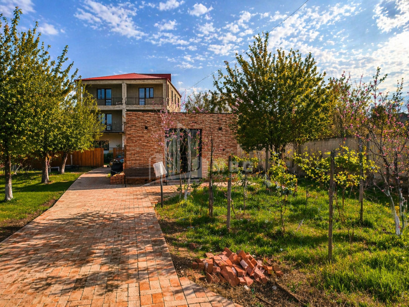 იყიდება შატო / ღვინის ქარხანა / მარანი კომერციული ფართი საგურამოში, მცხეთა