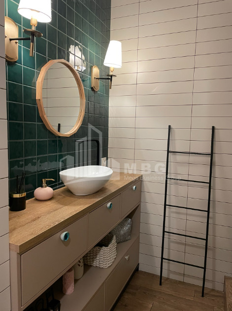 იყიდება ბინა, ვაკე