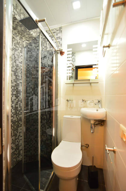 For Sale Flat, in Abanotubani