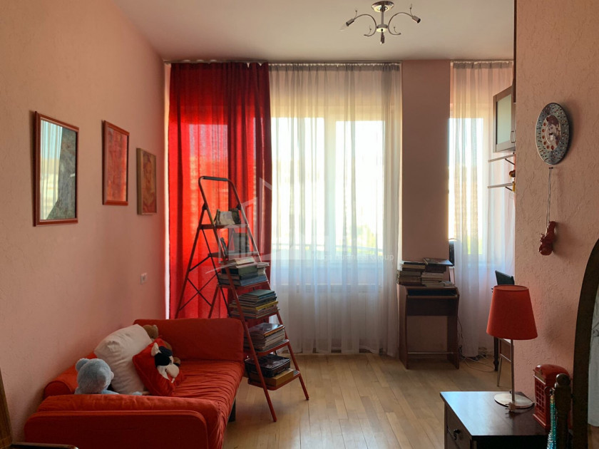 იყიდება ბინა, საბურთალო