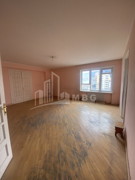 იყიდება ბინა, საბურთალო