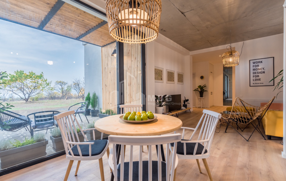 For Sale House - Villa, in fence