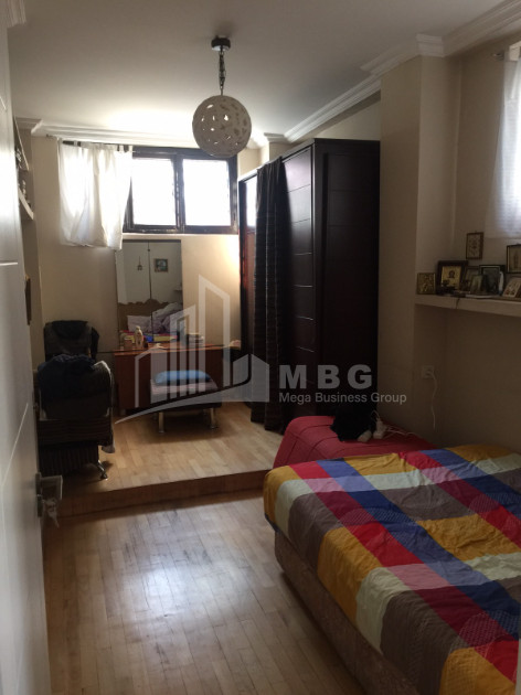 Продается Квартира, в Мтацминда