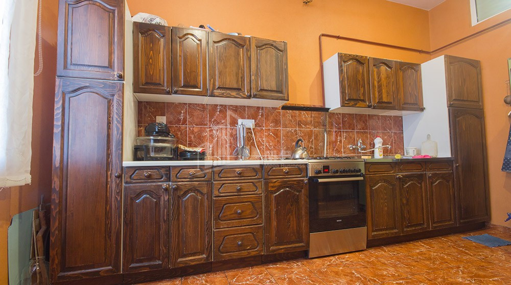 For Sale Flat, in Persati