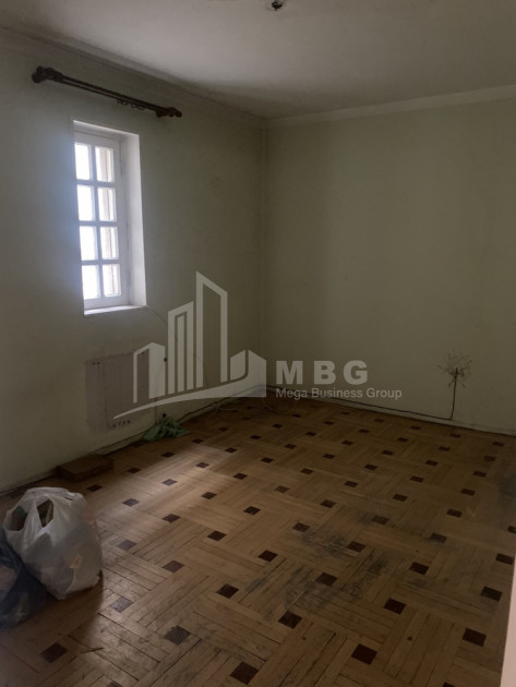 იყიდება ბინა, საბურთალო