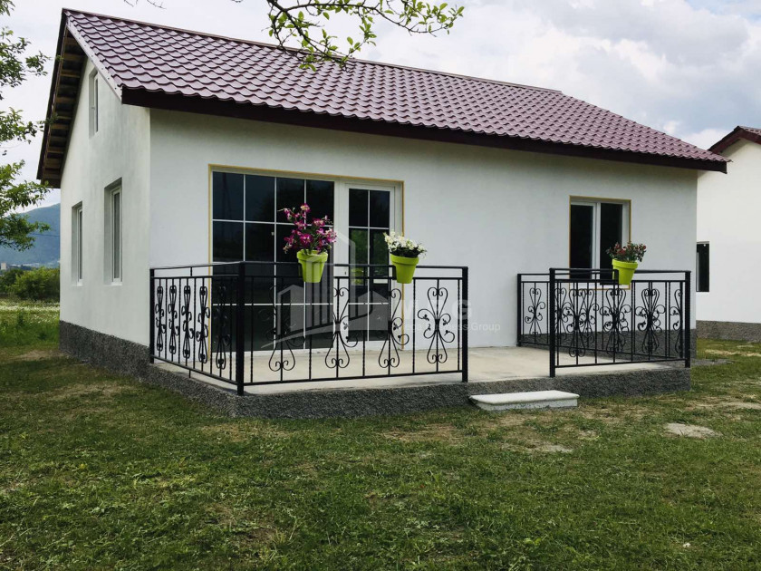 იყიდება სახლი - აგარაკი, არაგვისპირი