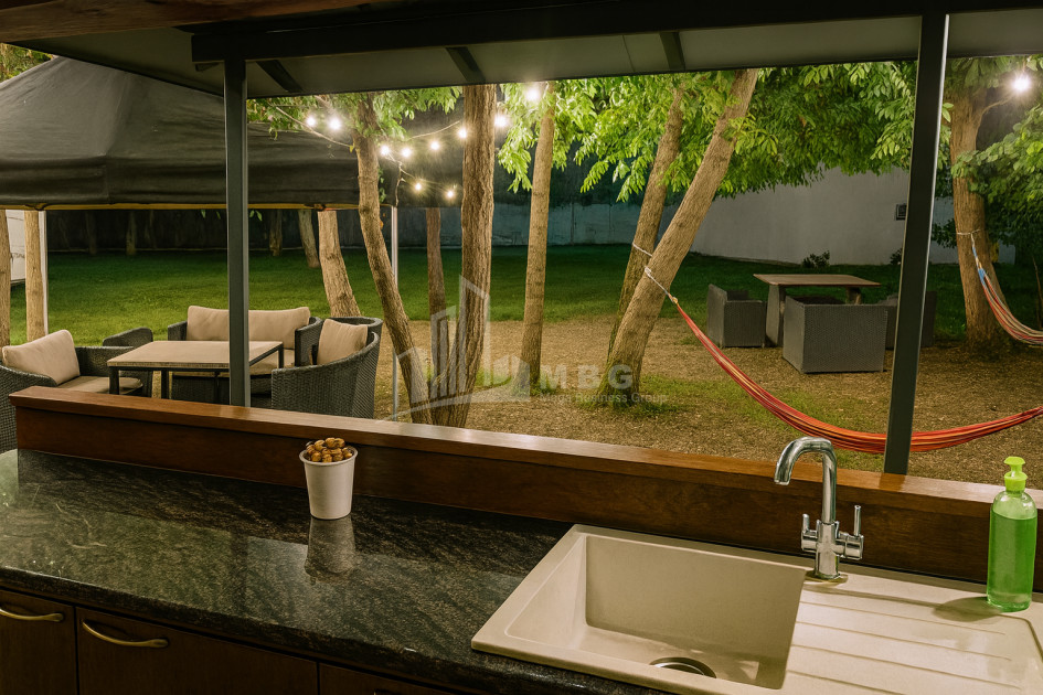 იყიდება ბიზნესი კომერციული ფართი თელავი კახეთი