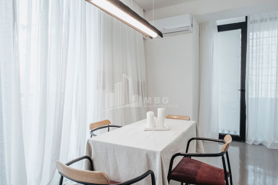 Продается Квартира, в Мтацминда