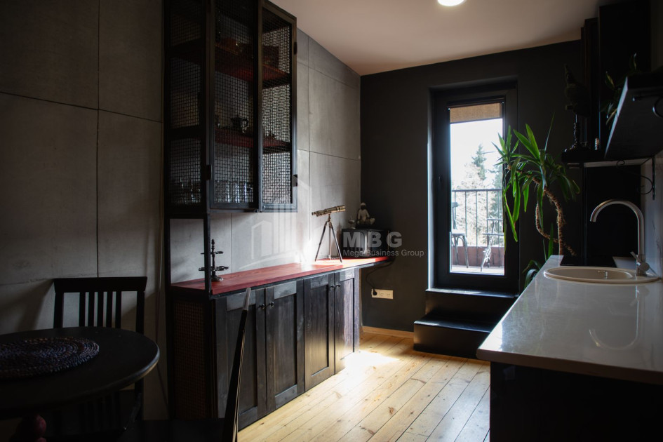 Продается Старое здание Квартира На проспекте Д. Агмашенебели, პლეხანოვი