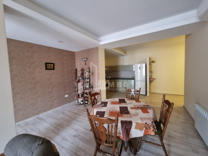 იყიდება ბინა, ვაკე