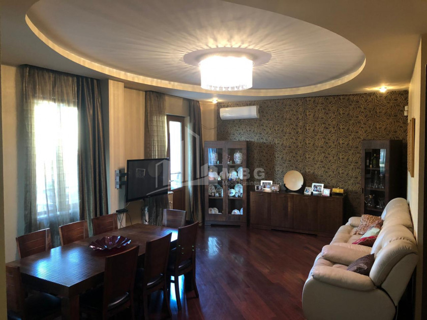 В аренду Квартира, в Мтацминда