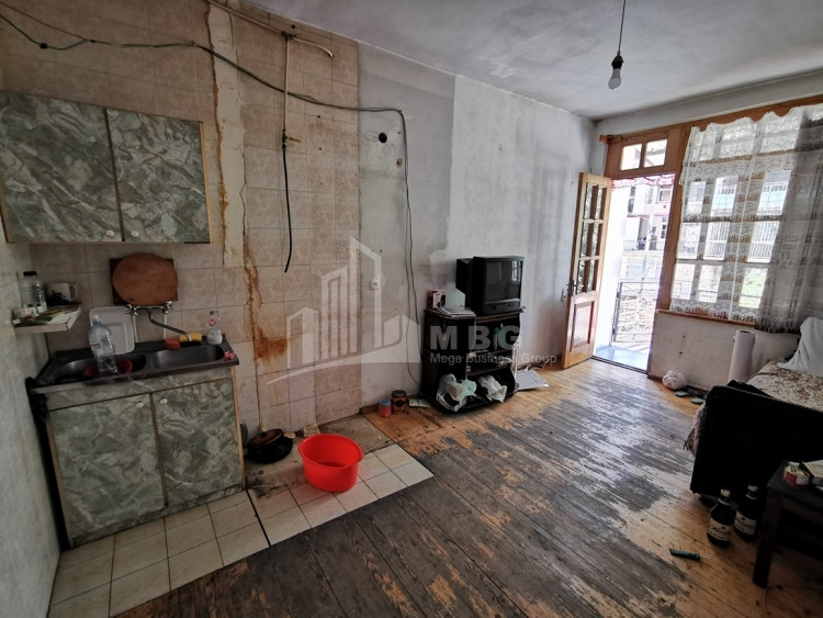 For Sale Flat, in Surrounding area of metro Guramishvili