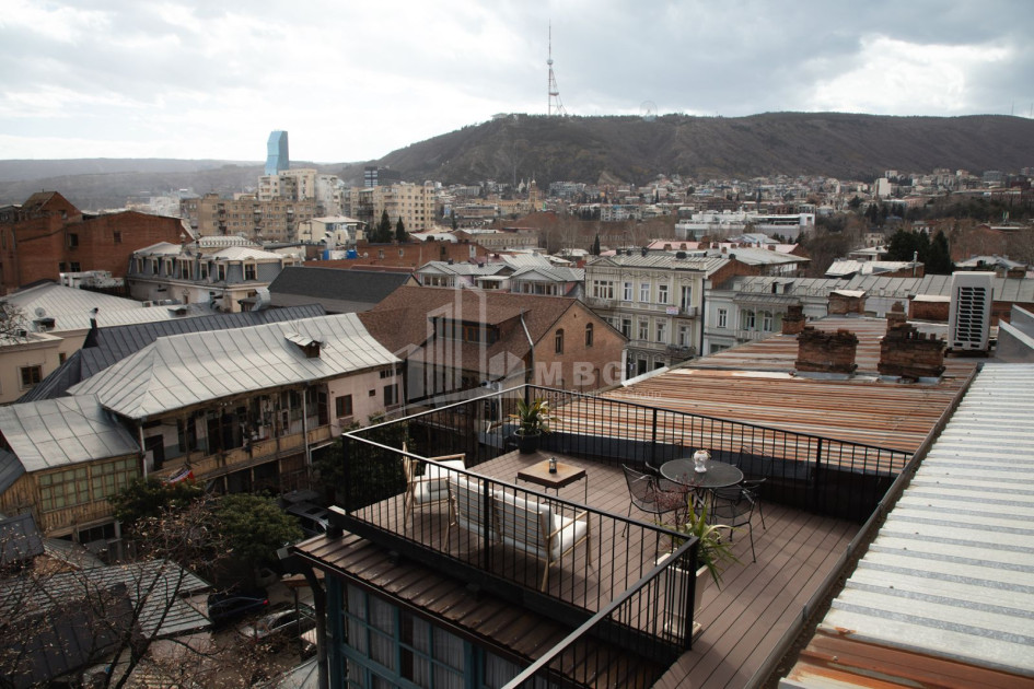 Продается Старое здание Квартира На проспекте Д. Агмашенебели, პლეხანოვი