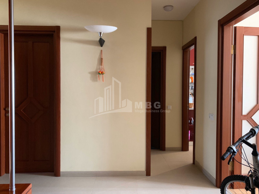 იყიდება ბინა, საბურთალო