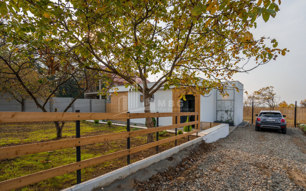 For Sale House - Villa, in fence