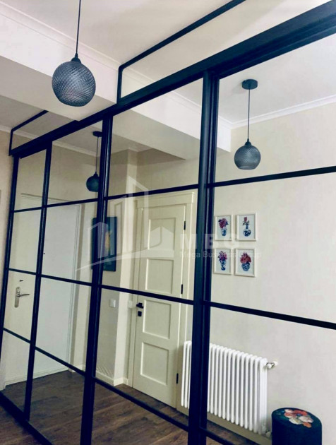 იყიდება ბინა, ვაკე